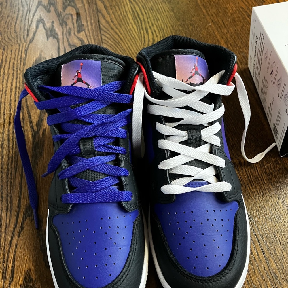 Like new with box big boy Nike Jordan mid skyline